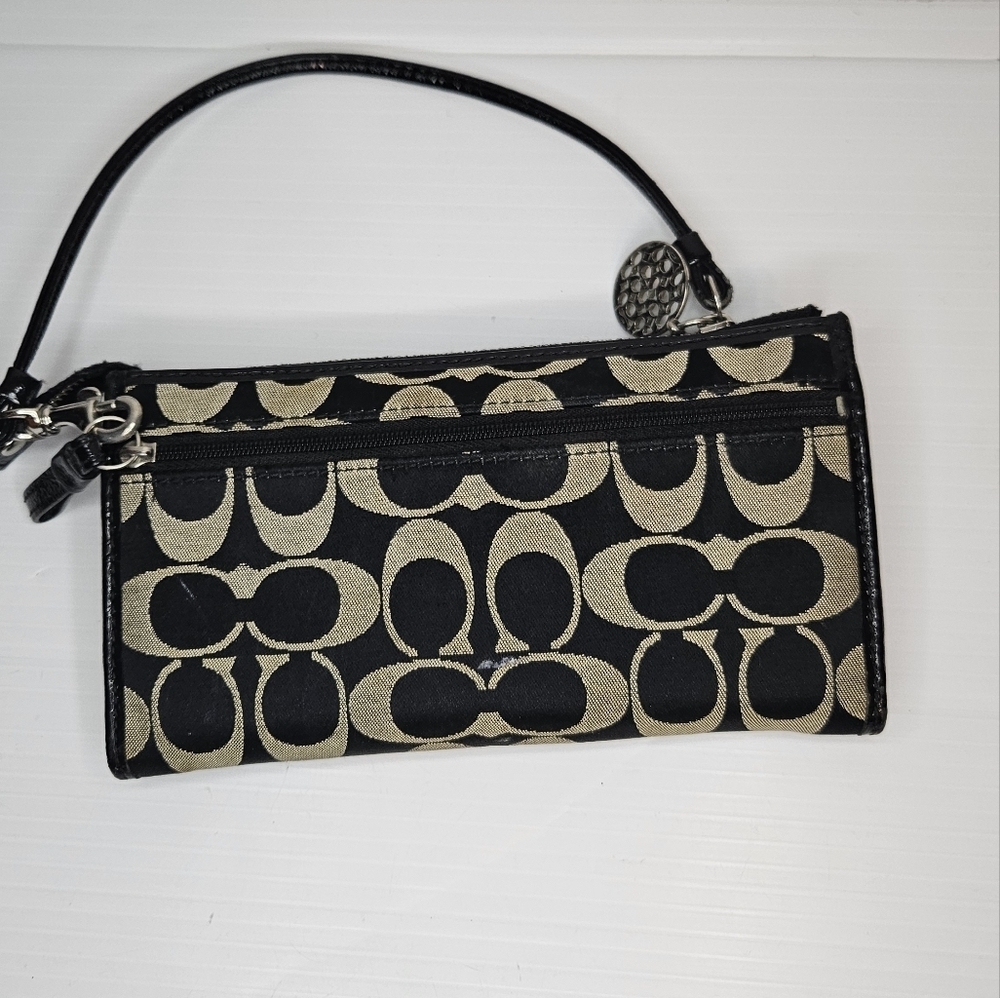 Coach Black Leather Checkbook Wallet Wristlet – Credit Card & Coin Organizer - Picture 2 of 4